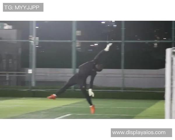 德国退役足球明星展现头球绝技的精彩瞬间与背后故事