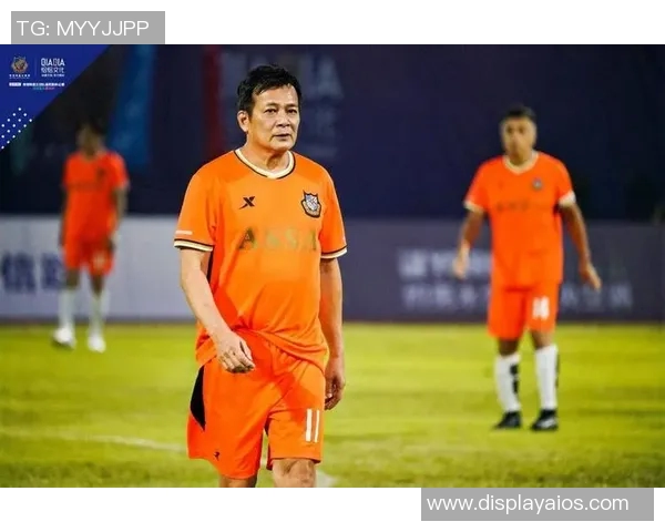 超炫背景下的足球明星们如何在绿茵场上闪耀光芒与魅力 超炫背景下的足球明星们如何在绿茵场上闪耀光芒与魅力