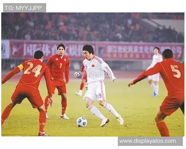 广州足球队与成都足球队赛后复盘分析比赛节奏与战术表现